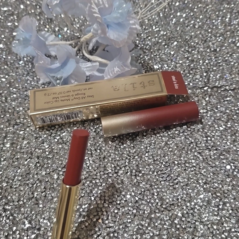 🧚‍♀️STEAL A KISS Stila DISCONTINUED Lipstick NWT
